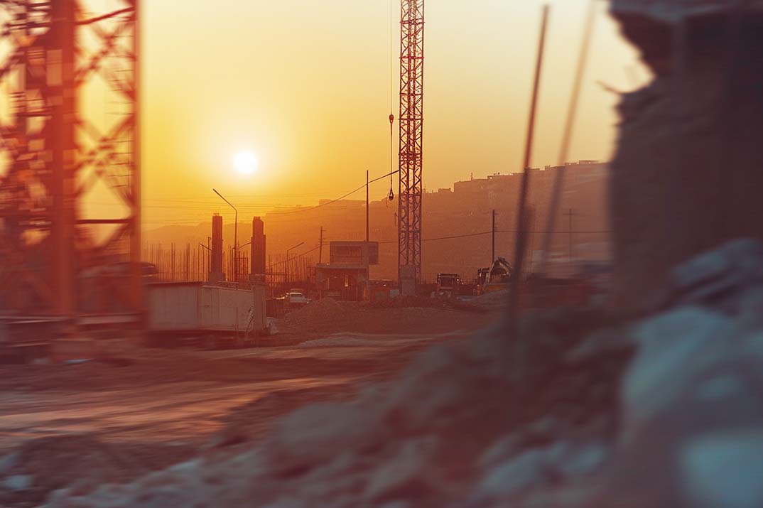 Rohstoffpreise und Baukosten: Wie Schwankungen in den Rohstoffpreisen die Rentabilität von Immobilienprojekten beeinflussen
